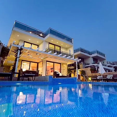 In Sleeps 8 Includes Swimming Pool Air Con And Wifi 2