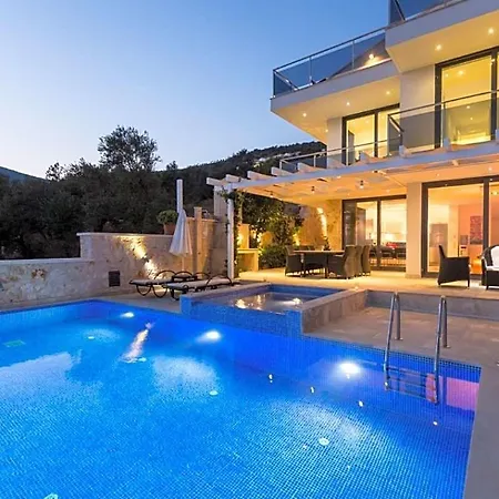 In Sleeps 8 Includes Swimming Pool Air Con And Wifi 2 *