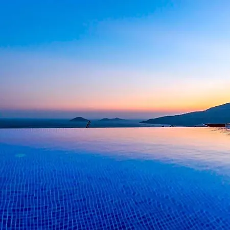 Villa In Sleeps 8 Includes Swimming Pool Air Con And Wifi 2