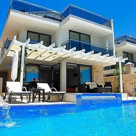 In Sleeps 8 Includes Swimming Pool Air Con And Wifi 2