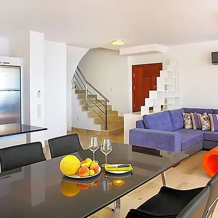 In Sleeps 8 Includes Swimming Pool Air Con And Wifi 2 *