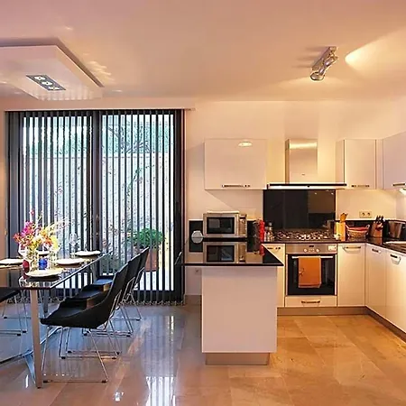Villa In Sleeps 8 Includes Swimming Pool Air Con And Wifi 2 *
