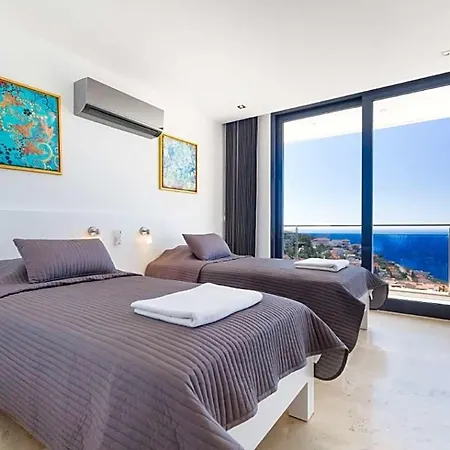 Villa In Sleeps 8 Includes Swimming Pool Air Con And Wifi 2 *